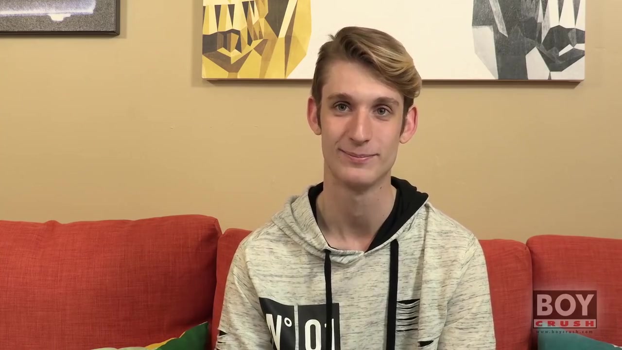 Handsome Twink Pleasures His Big Dick With Chris Tucker
