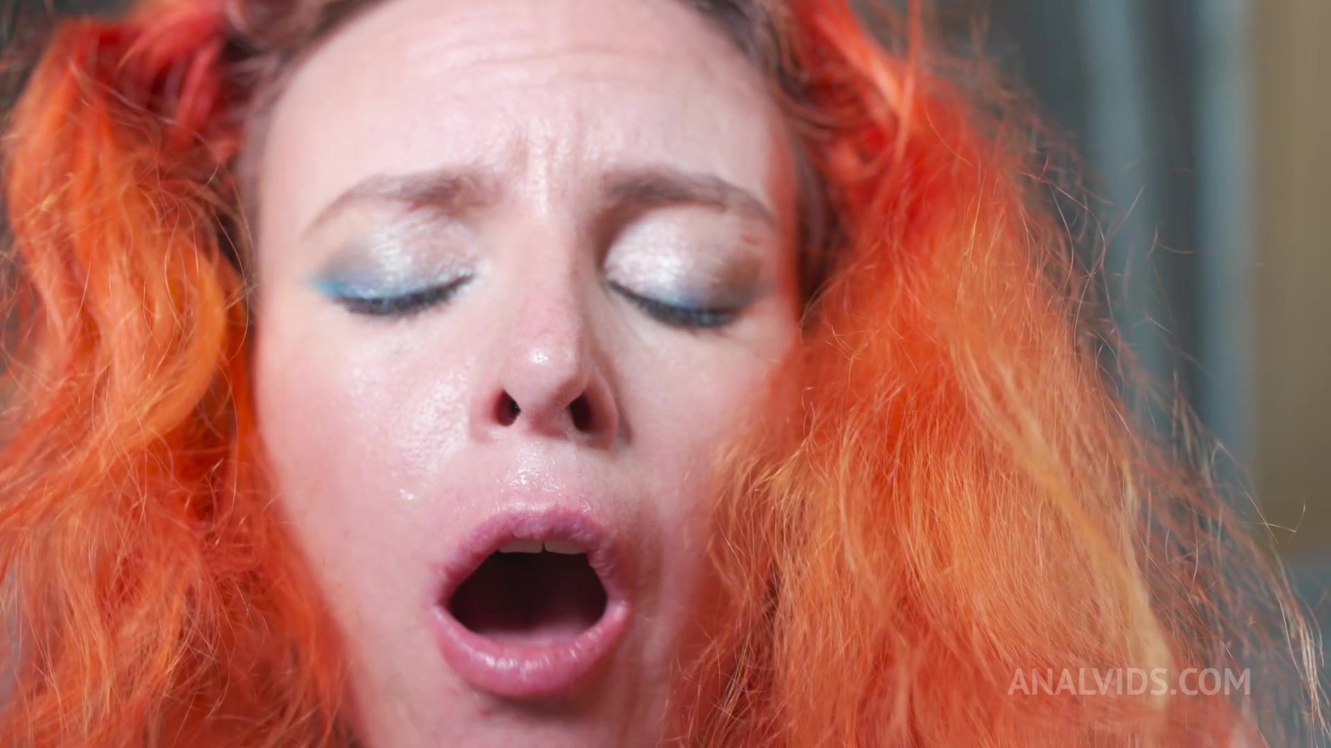 Red-haired bitch gave her ass to her (wet) - PissVids