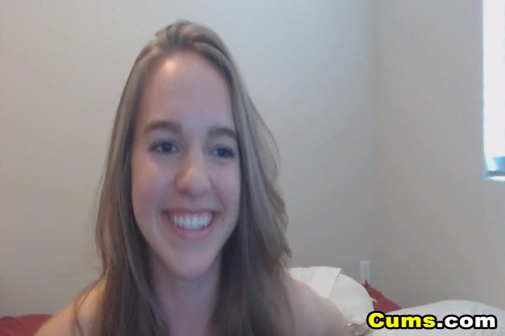 Horny Blonde Babe Fingering Pussy on Cam