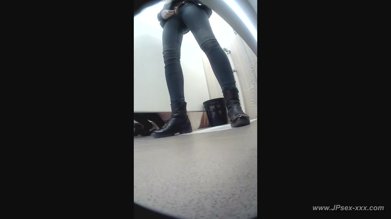peeping blondes go to toilet.77