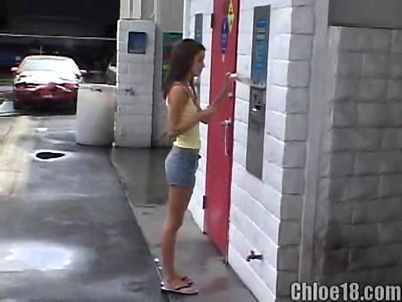 Amateur teen 18+ masturbates in a car