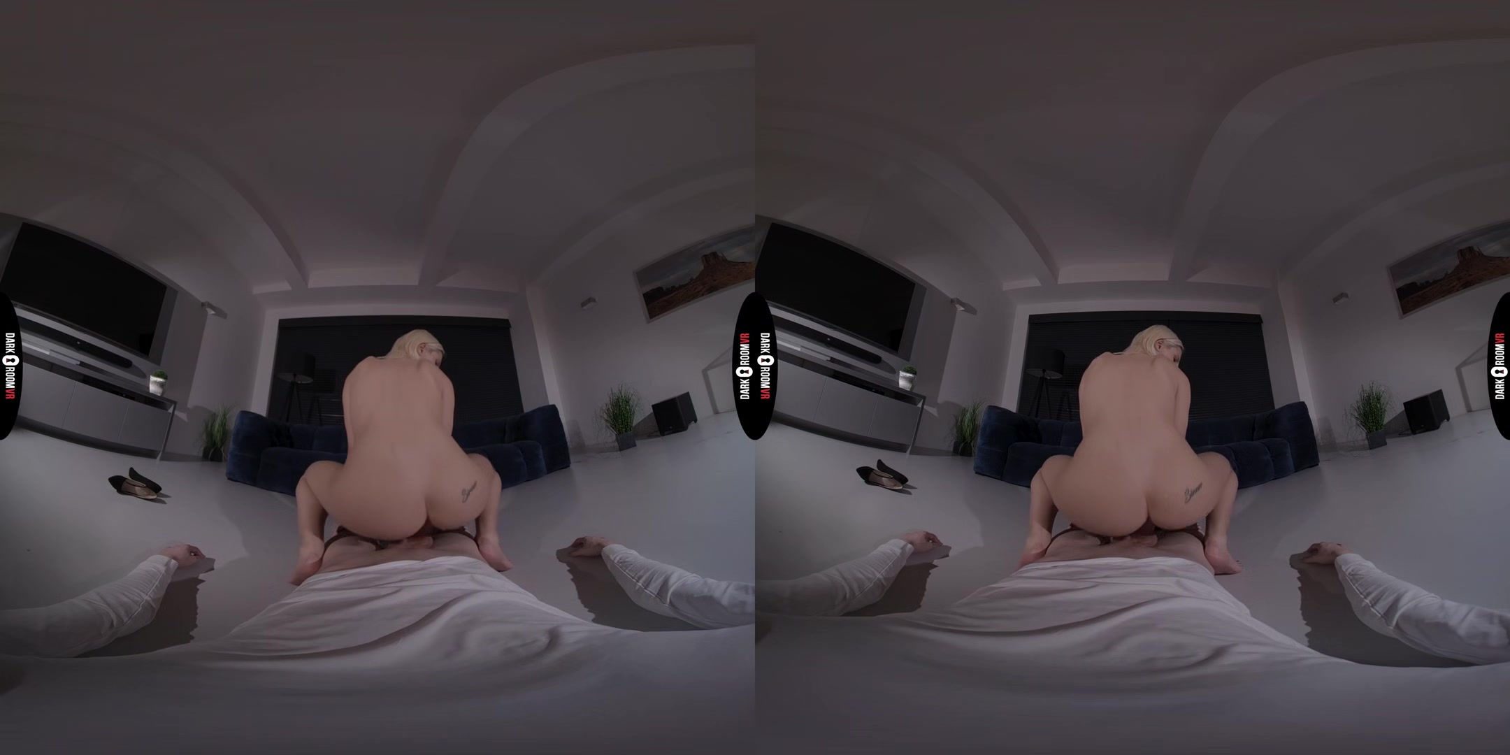 Christy White VR Porn: Strike A Pose - DarkRoomVR