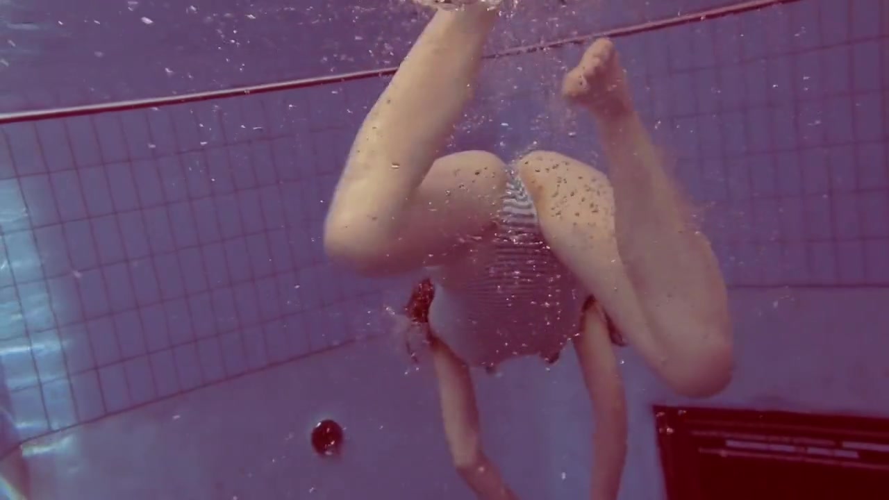 Hot Underwater Chick Libuse Naked And Hot