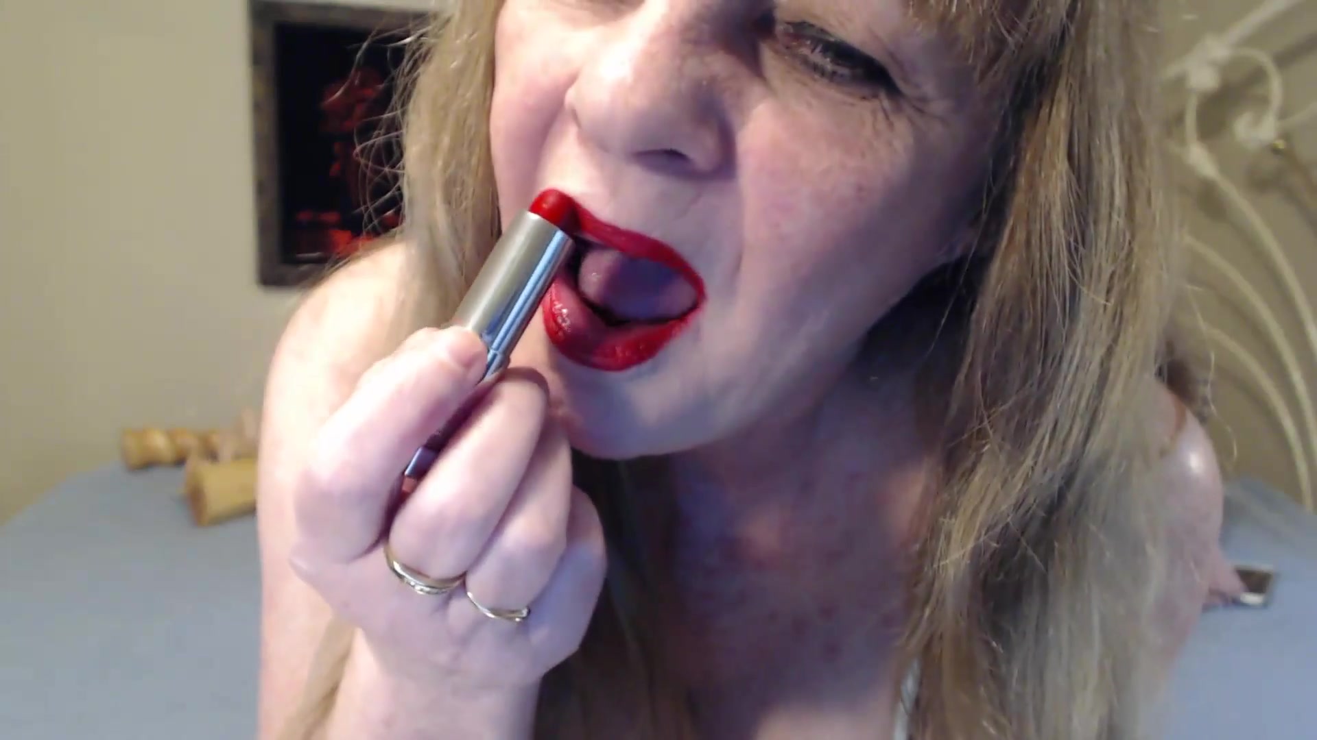~Juicy Red Lips On Your Cock - TacAmateurs