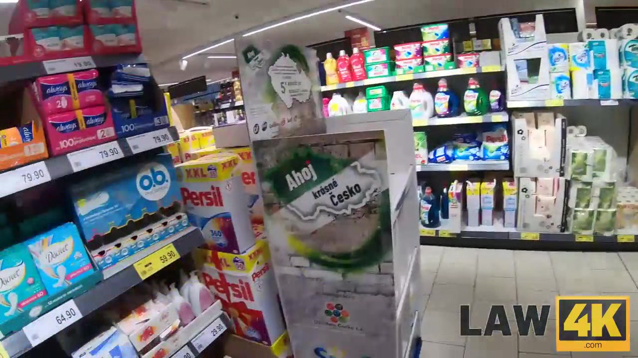 LAW4k. Chick steals just shampoo but she should fuck for that