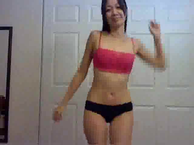 Fit Asian demonstrates her awesome body for us