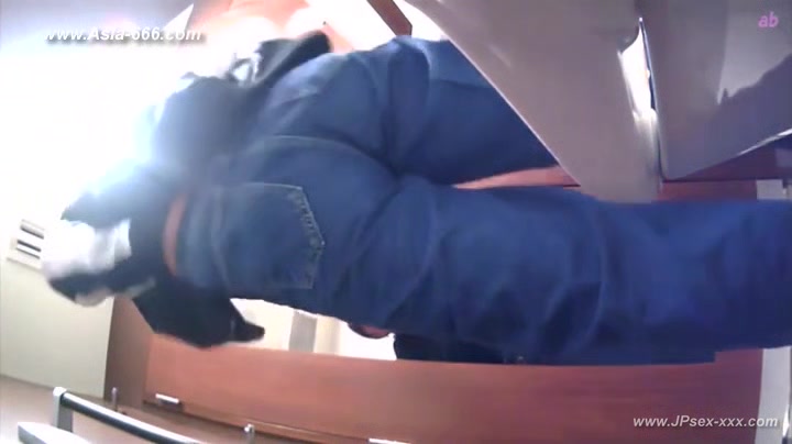 peeping Korean restaurant toilet.16