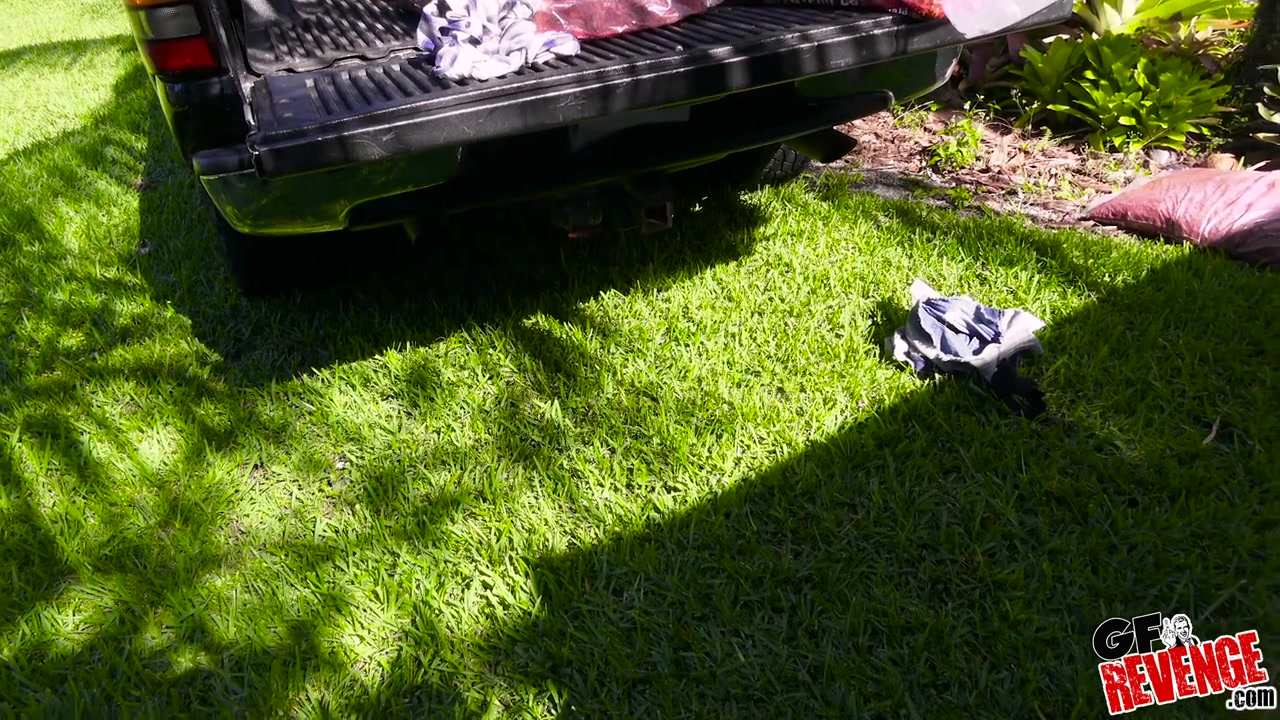 Daisy Stone & Brannon Rhodes in Mulch Booty - GFRevenge