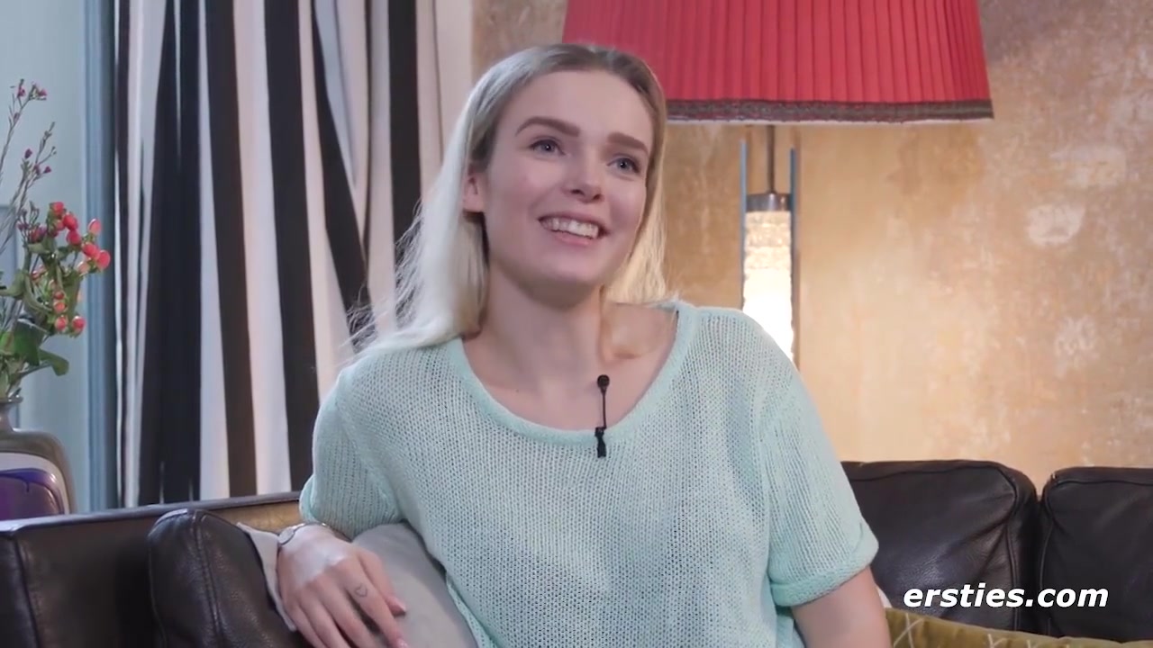 Die Blonde Sandy S Macht Es Sich Selbst Mit Einem