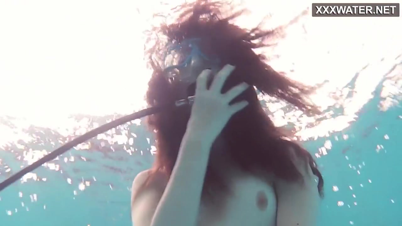 Emi Serene Masturbates Underwater In The Pool