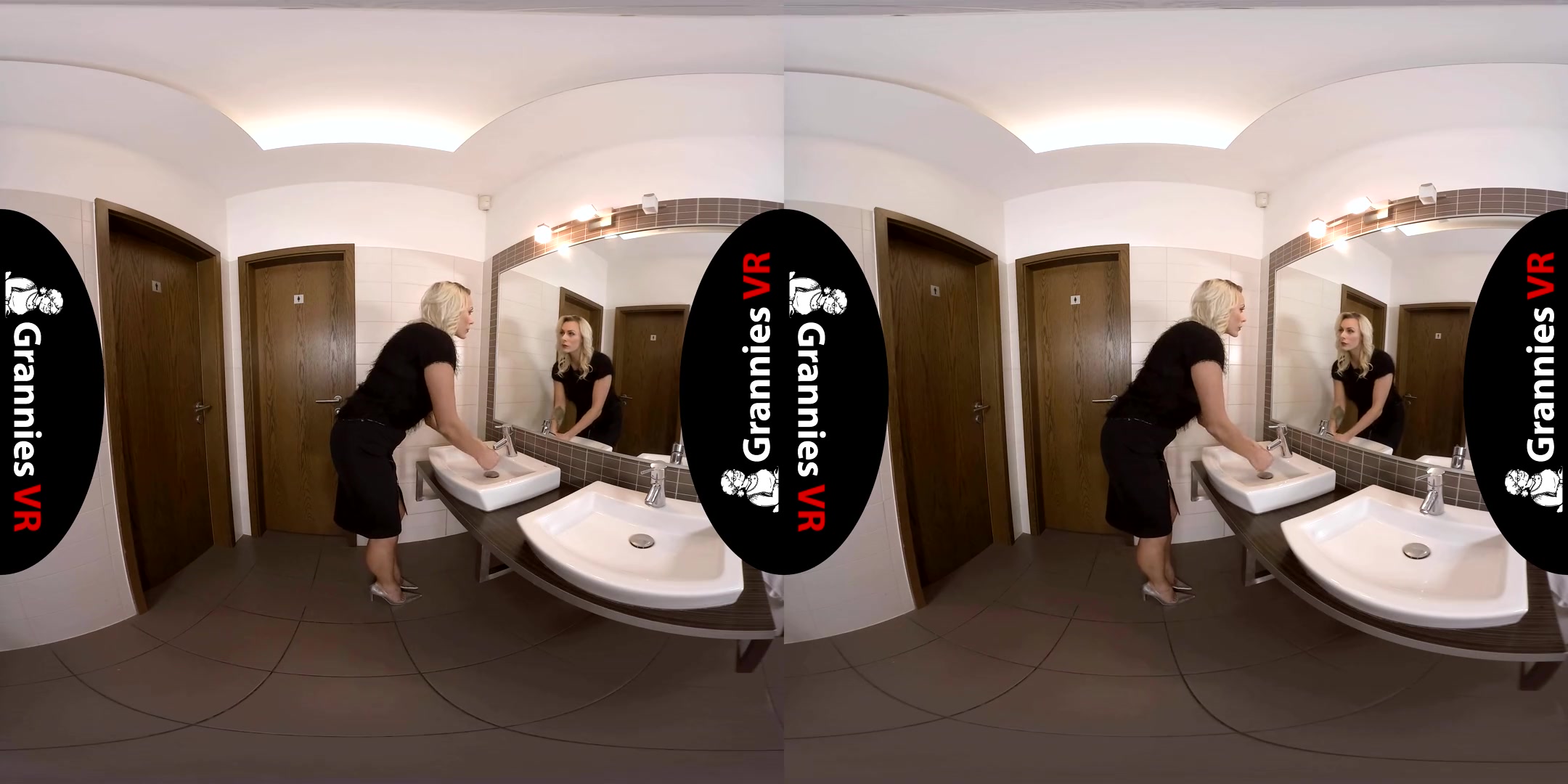 Masturbates in Restroom - SexLikeReal
