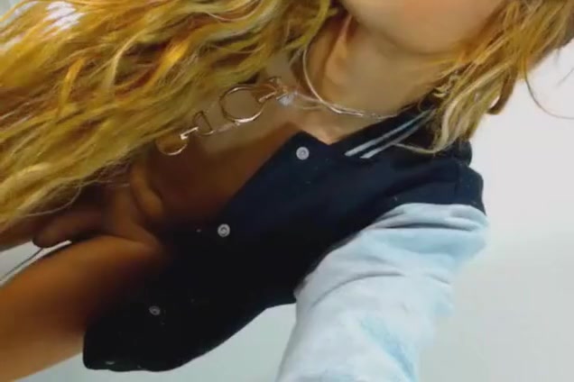 hot tranny inserts a vibrator on her tight ass 480p