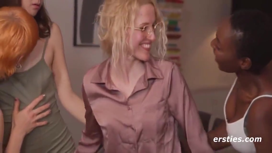 Sexy Lesbian Kissing Compilation