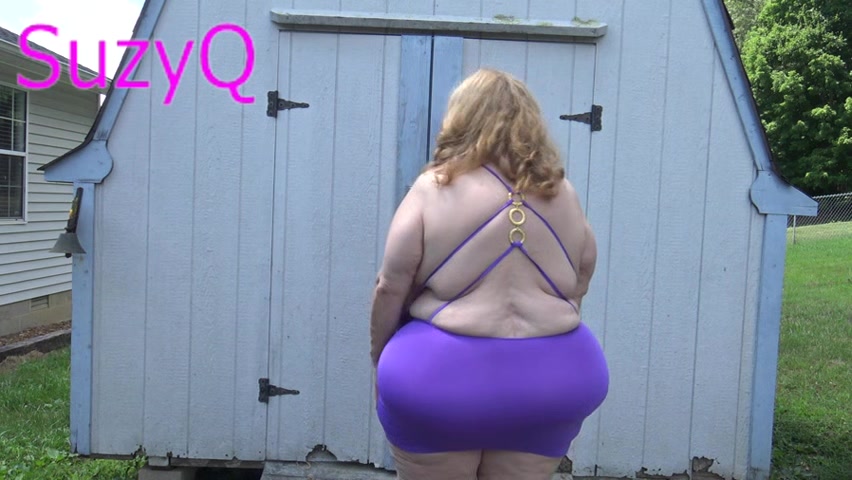 SuzieQ Huge Boobs Outside