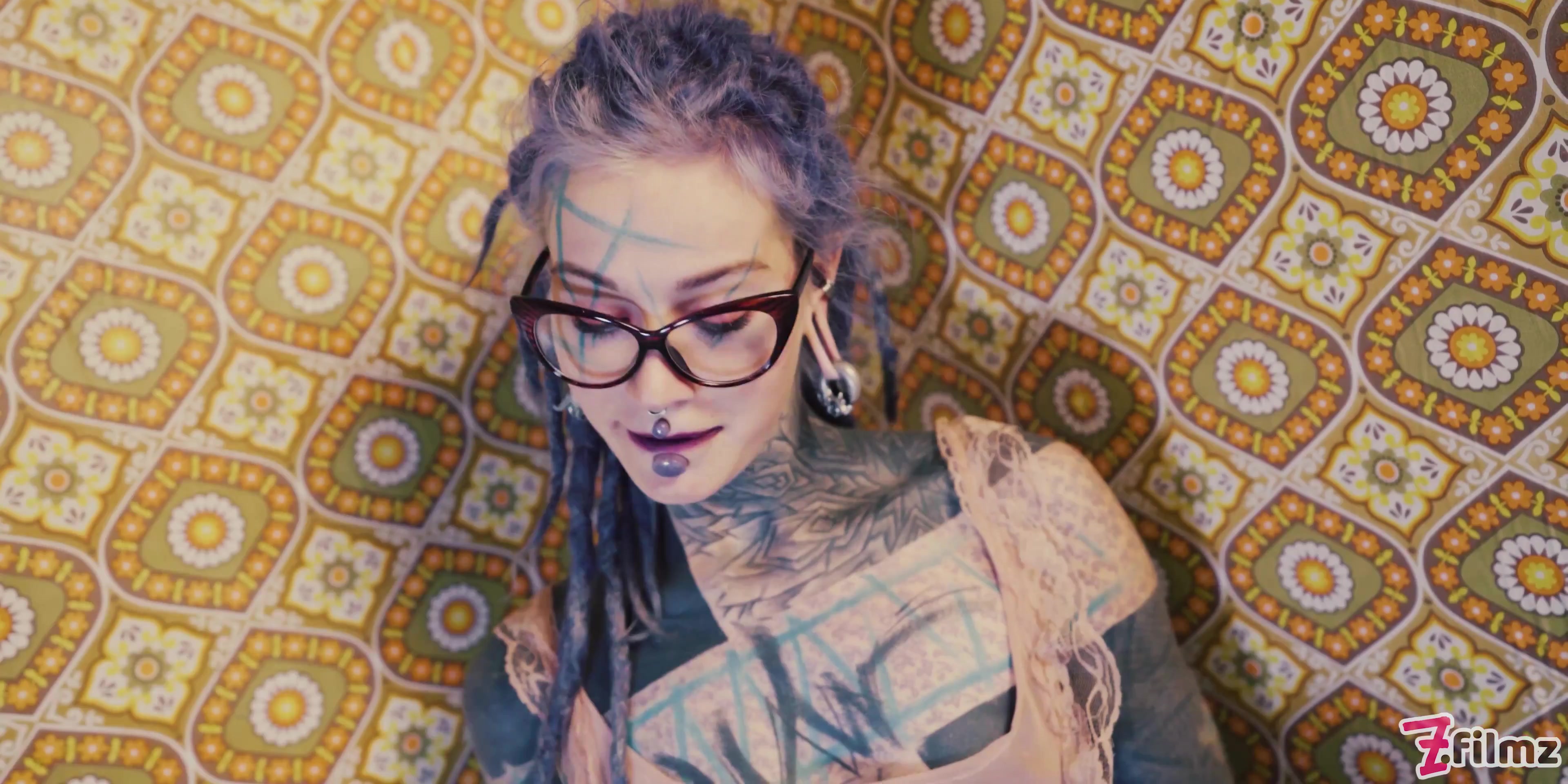 Anal Gapes And Piss On Books And Toys - Pee, Anal, Atm, Toys (Goth, Punk, Alt Porn)