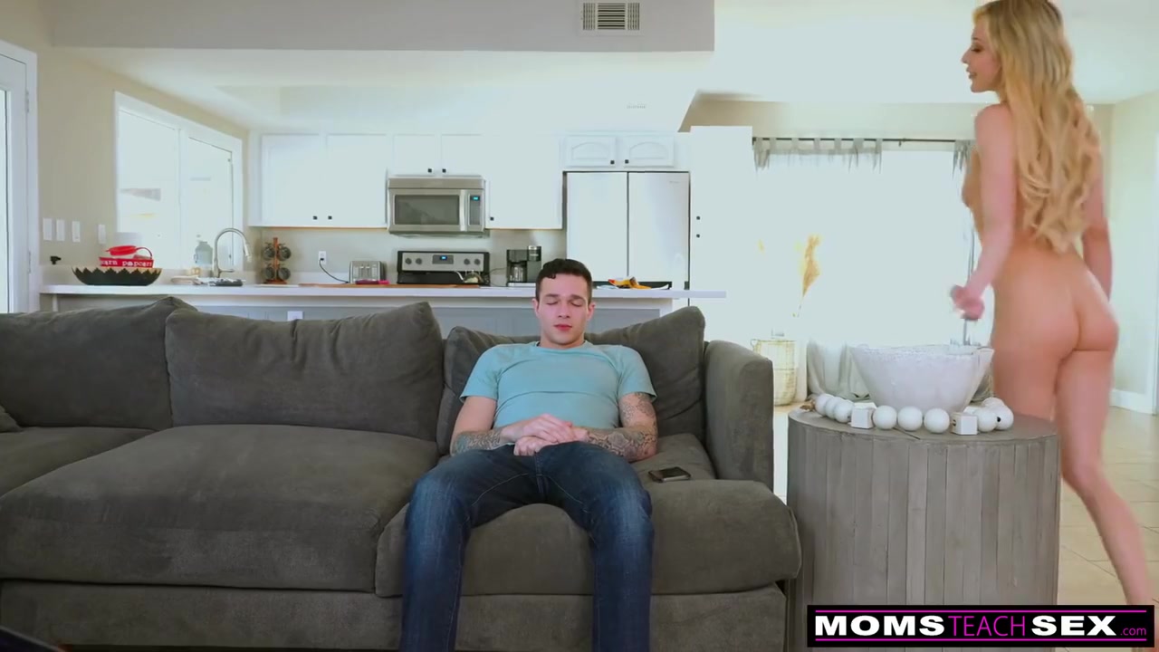 Aiden Ashley - Im Basically Naked Right Behind You Milf Seductively Taunts Stepson - S19:e4