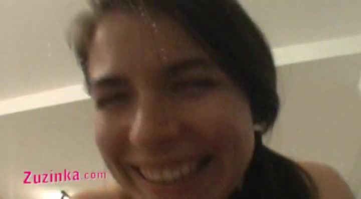 Amateur Zuzinka fucks on the couch