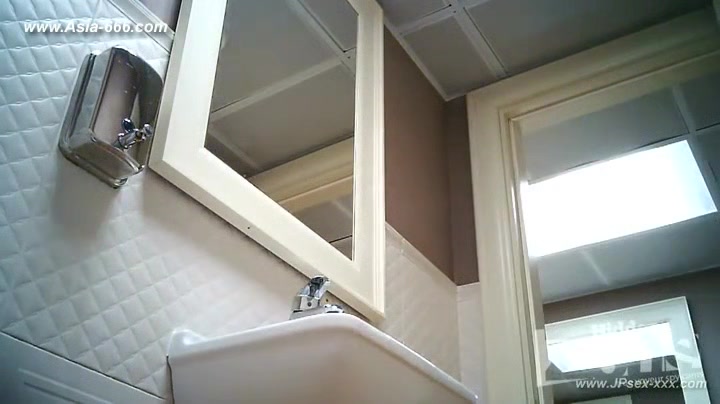 peeping blondes go to toilet.34