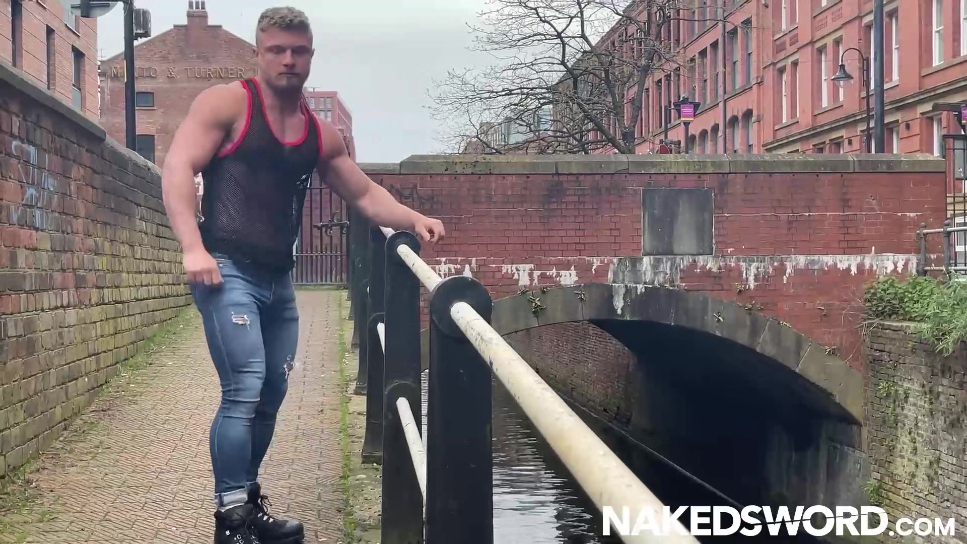 NAKEDSWORD Harvey Bridgestone Worships Jordan James Body Before Raw Fucking