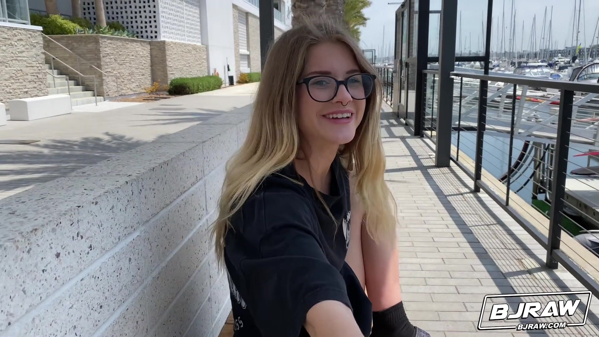 Taylor Takes A Face Full - BJRaw