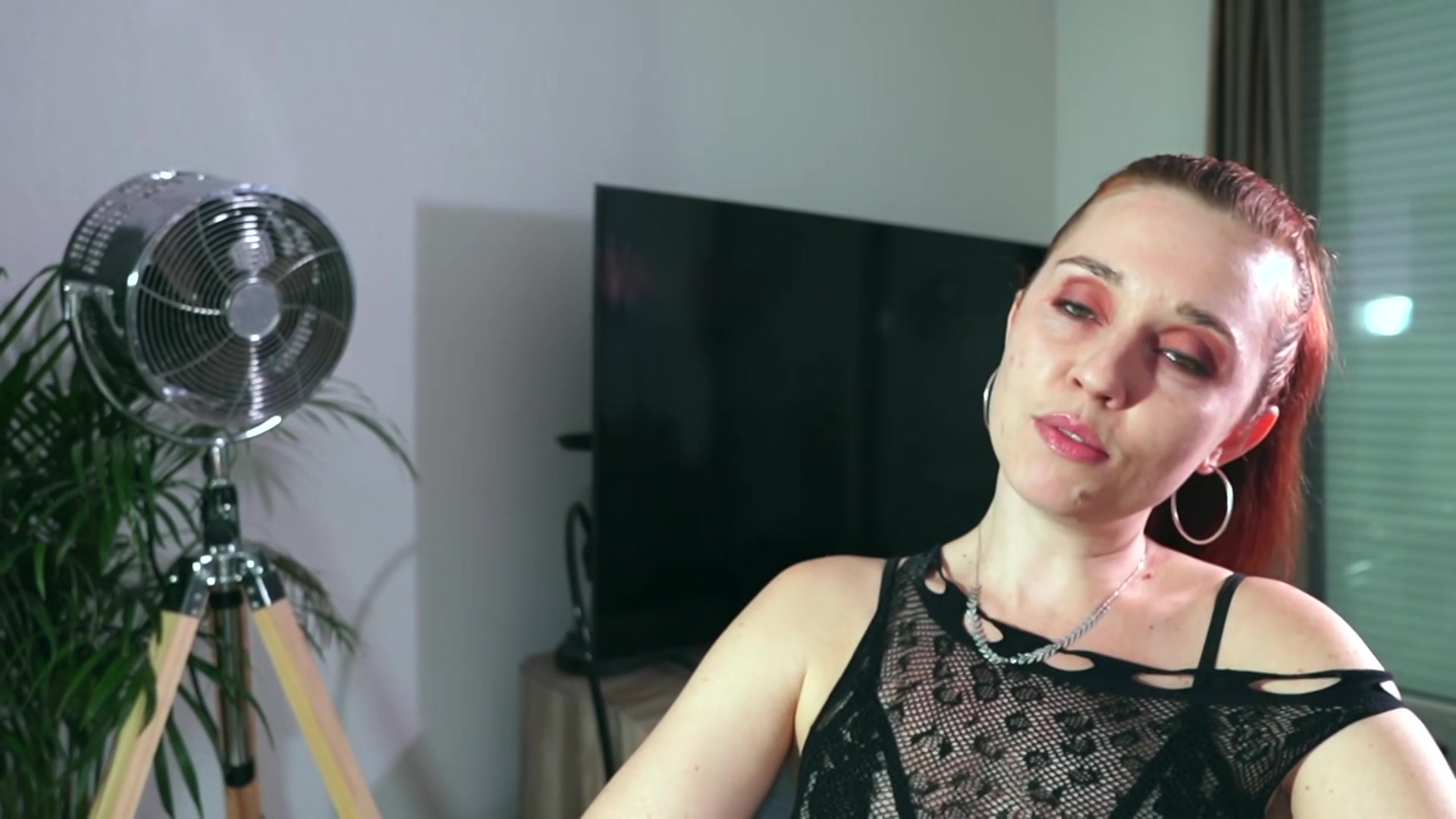 Kira, 32, rushes without pressure towards more hard...