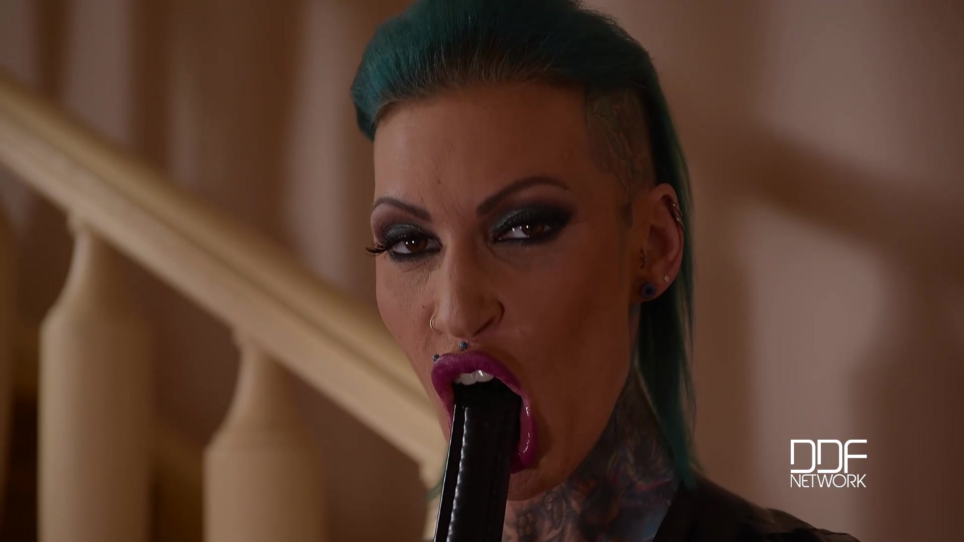 Hardcore Rotterdam - Tattooed Babe Crams Twat With Huge Dildo - PornWorld