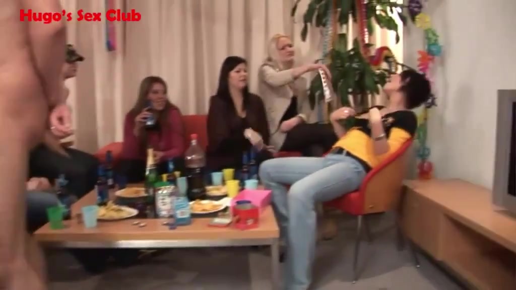 Als Aus Nadias Geburtstagsparty Pltzlich Eine Perverse Fickorgie Wird - Teil 1