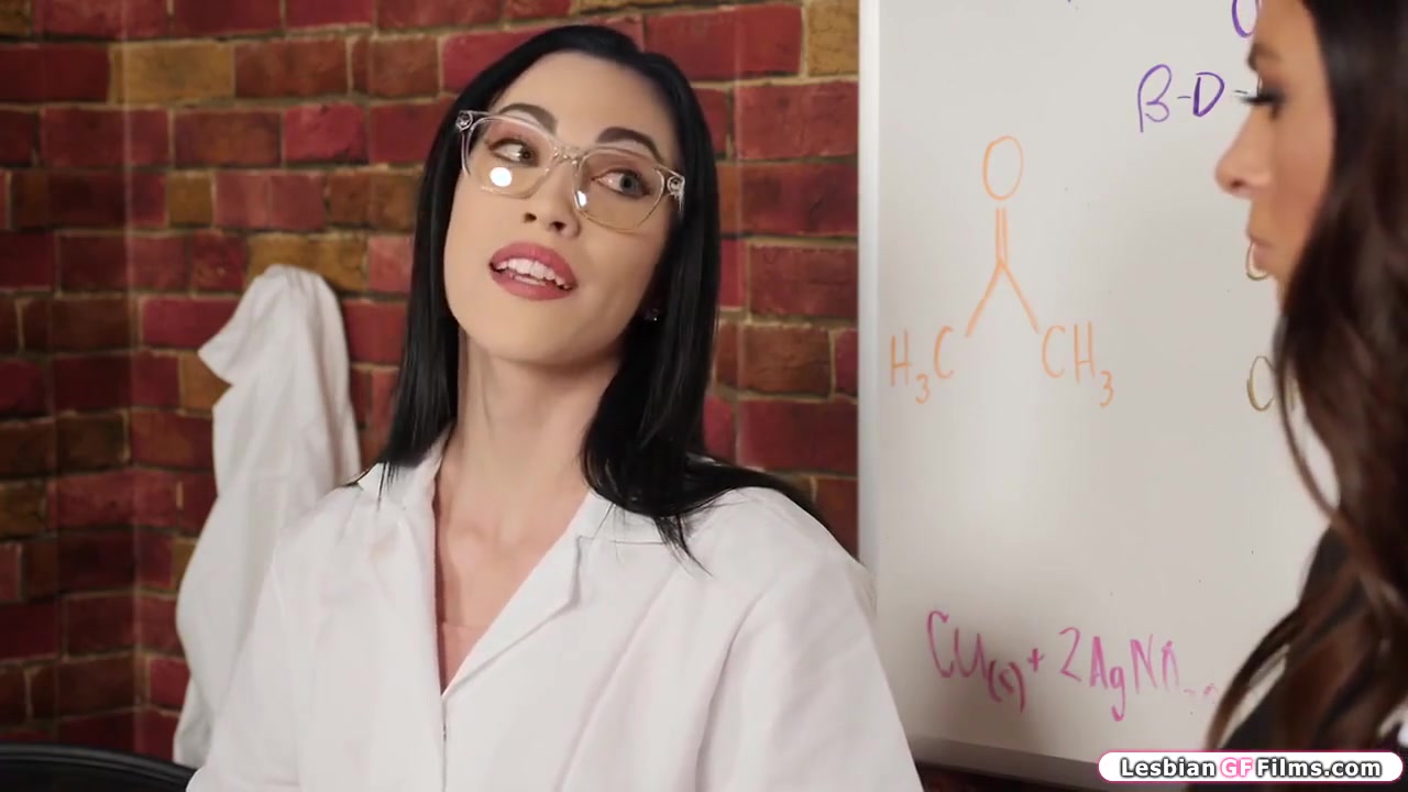 Scientist N Cop Kiss To Make Potion Work N It Turns The