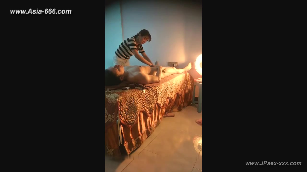 chinese man fucking callgirl in hotel.98