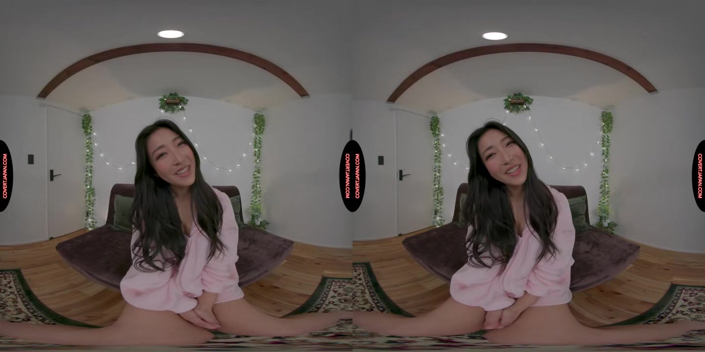 Intimate Moments with Emiri Momota - CovertJapan