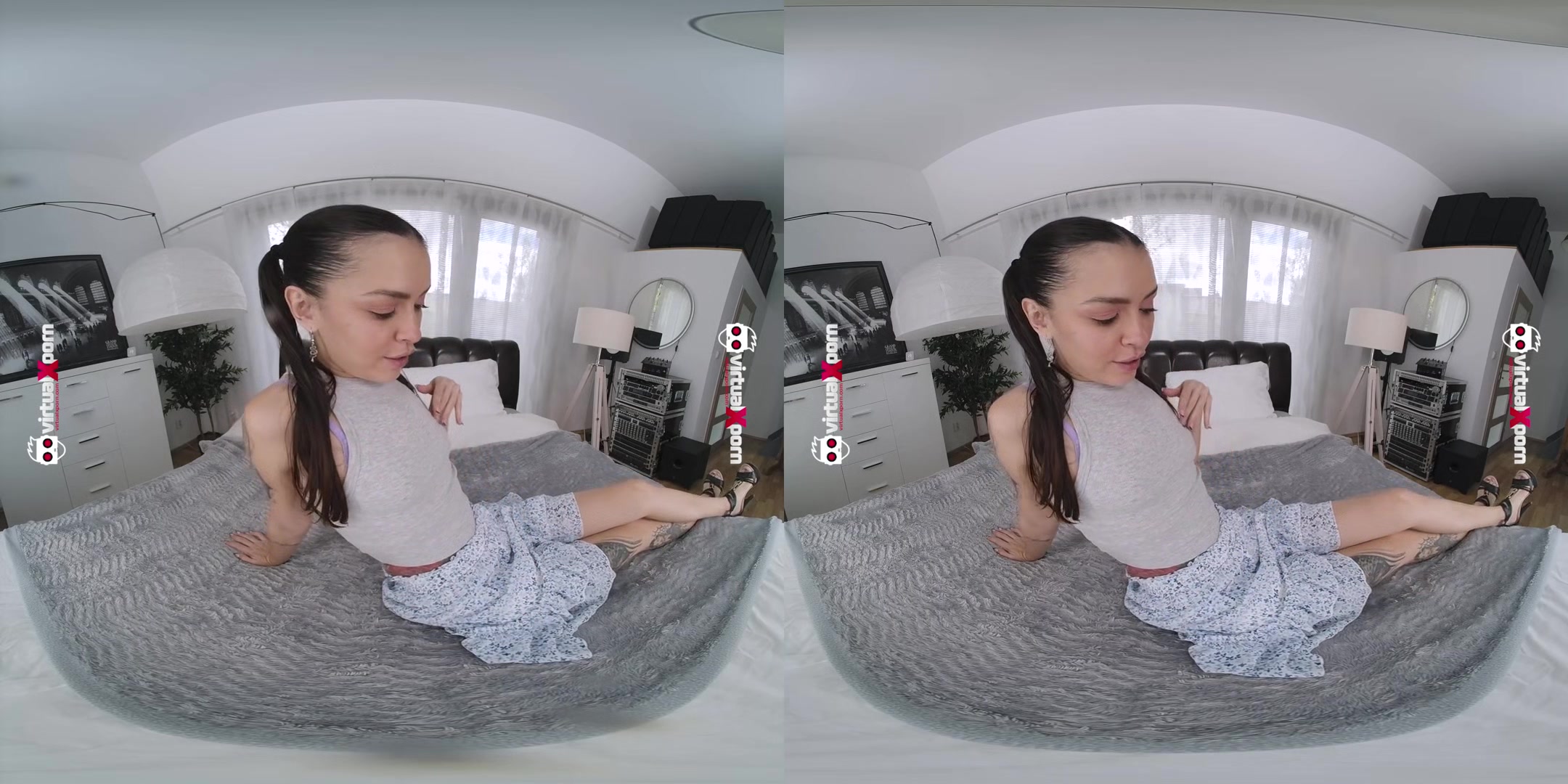 Yessica Bunny hand deep inside her ass