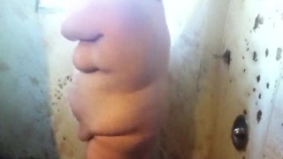 Taking a hot shower while pregnant