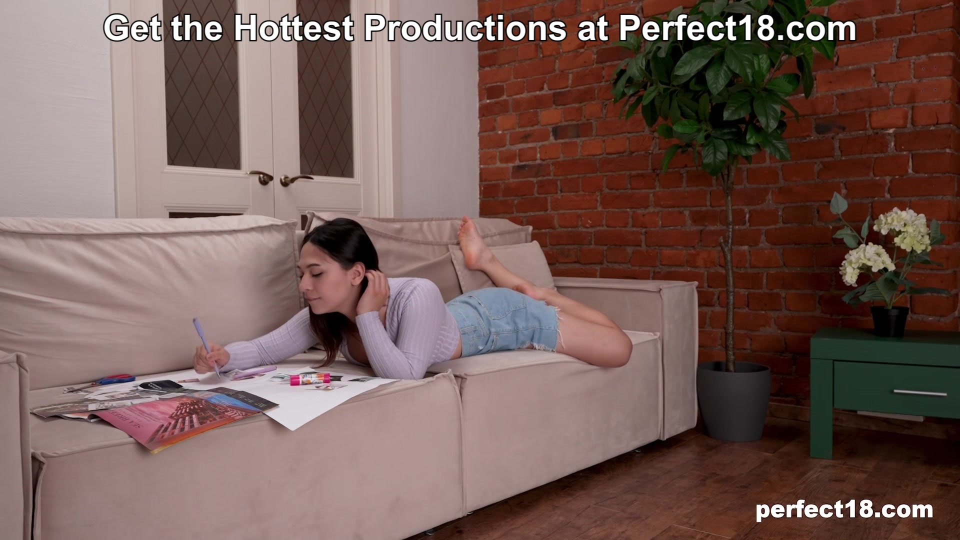 Artsy and Horny 18yo Roxy Muray for Perfect18