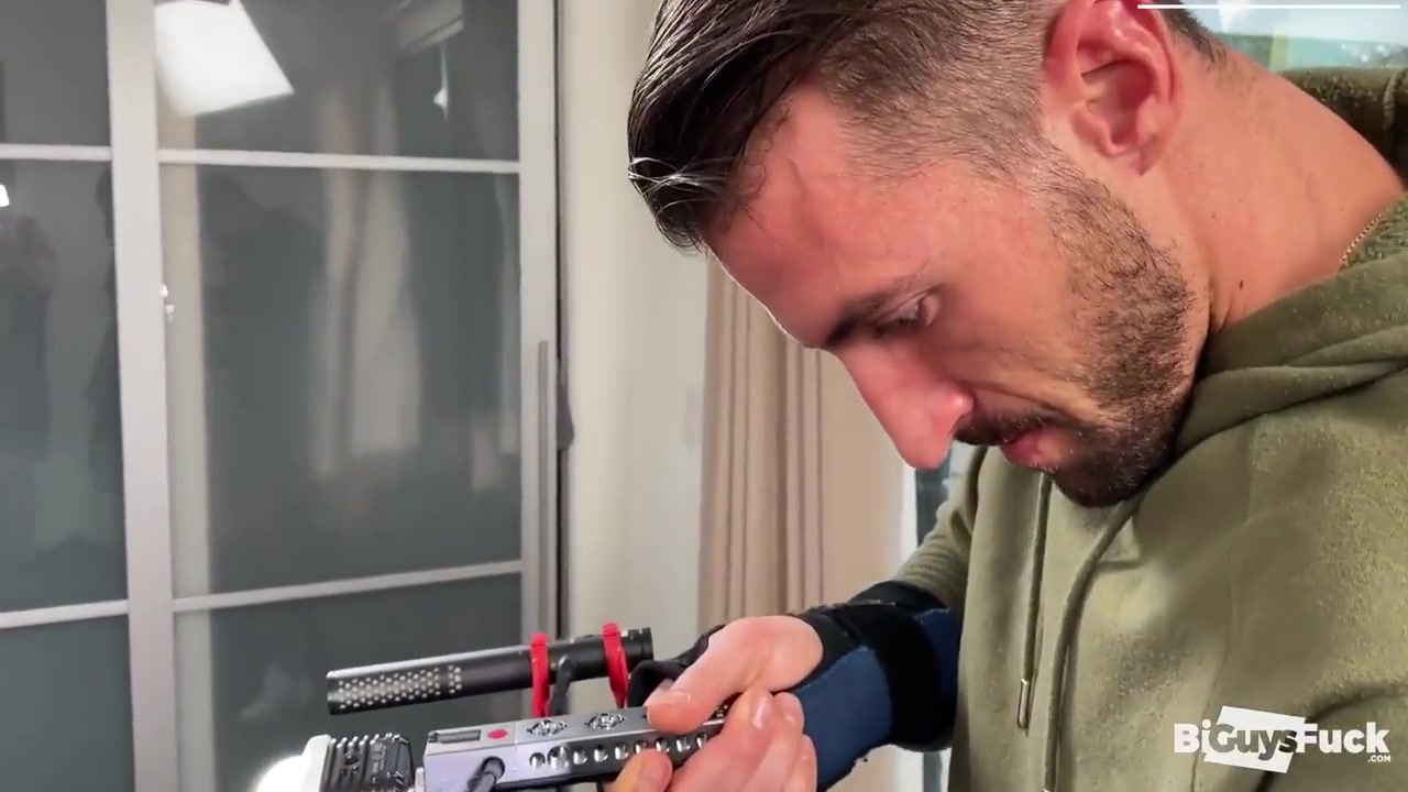 Bi 3 Way Hotttt Fuck Sesh - Behind The