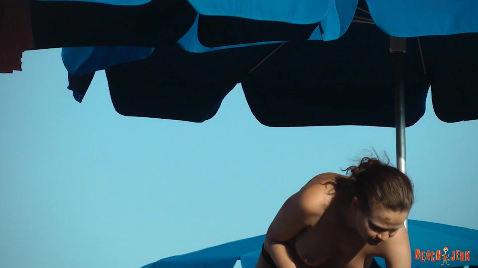 Boobs and sunbeds 18 - BeachJerk