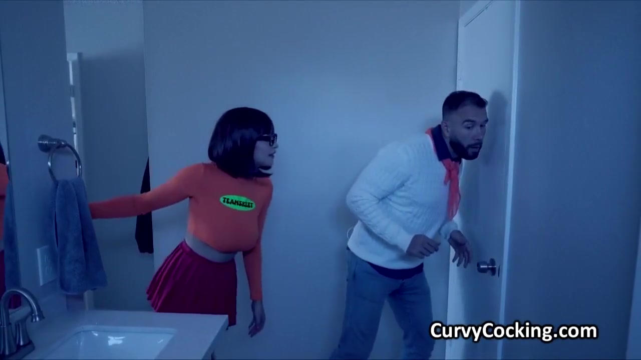 Große Titten - Titty Velma Makes Fred Exciting For Her Vagina