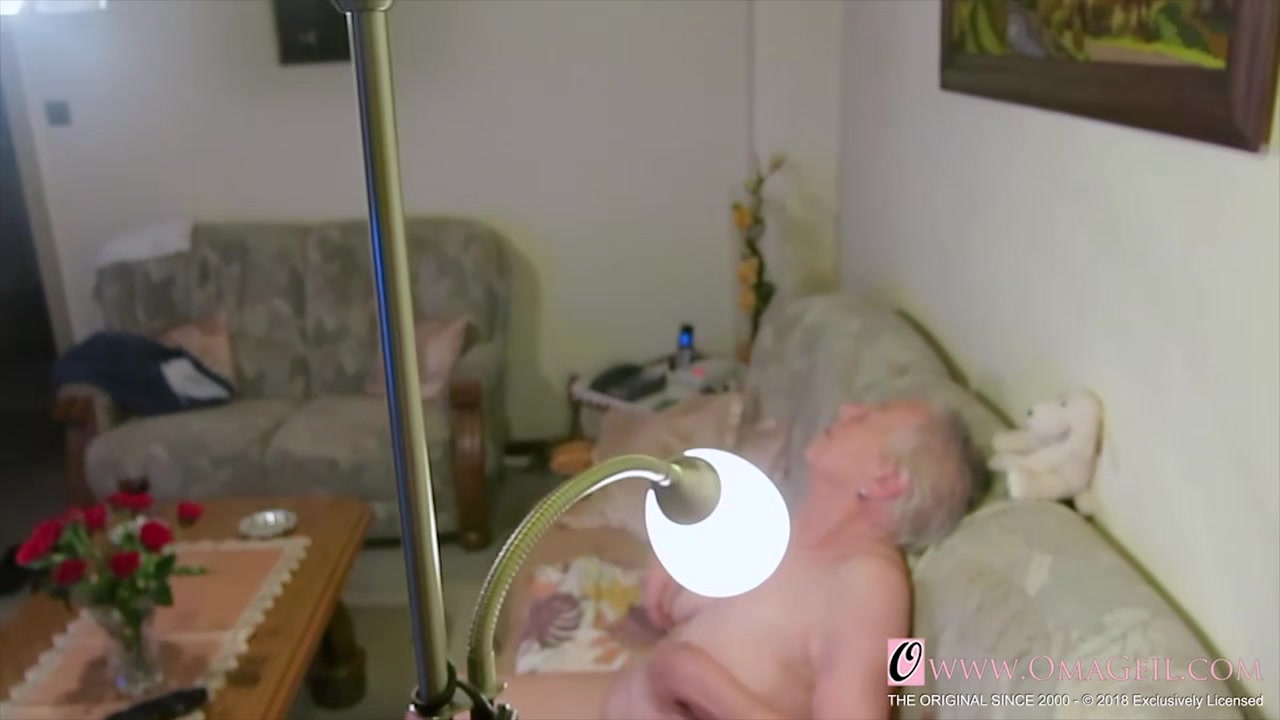 OmaGeil Two old grannies in video compilation
