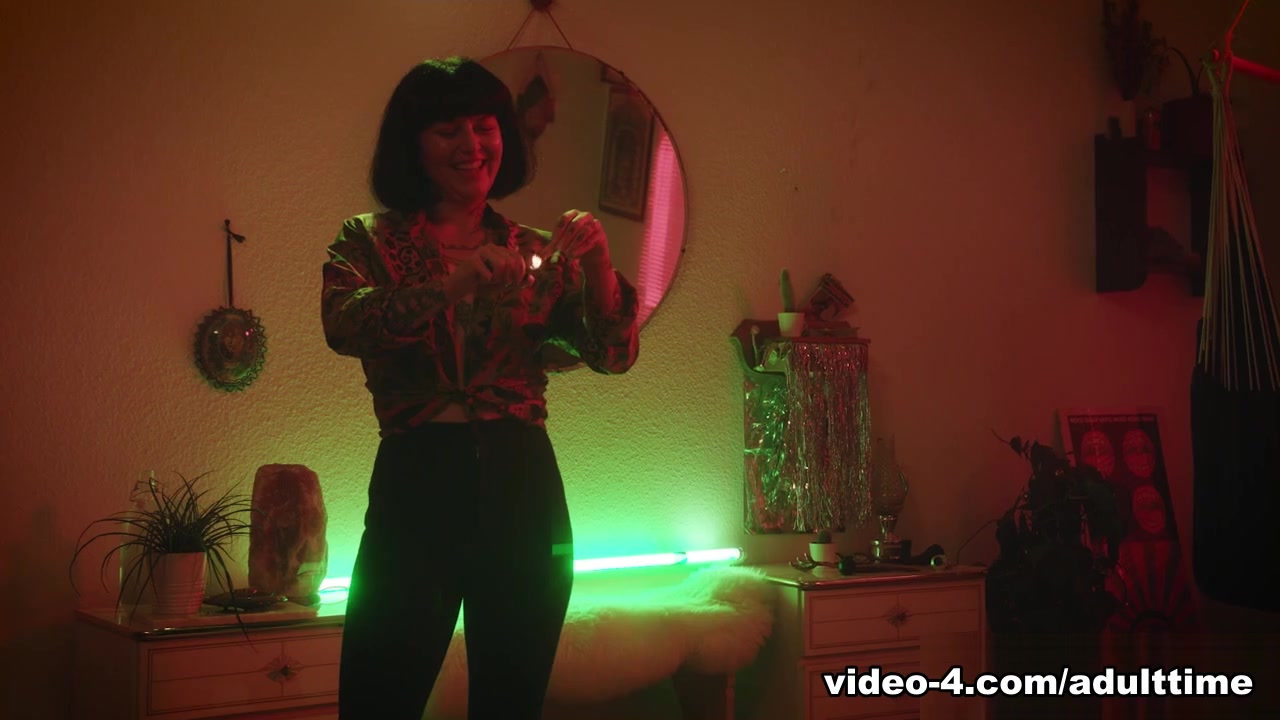 Lina Bembe & Parker Marx in Hook-Ups