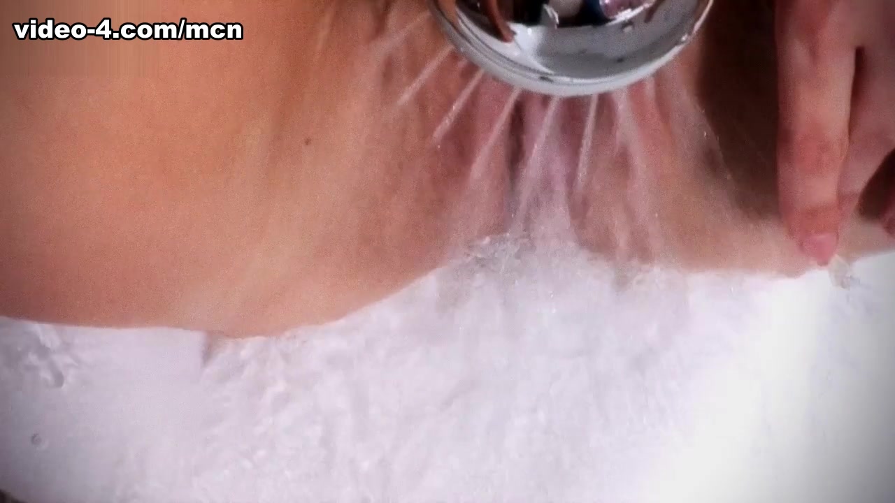 Romy in Hot Douche - MCNudes