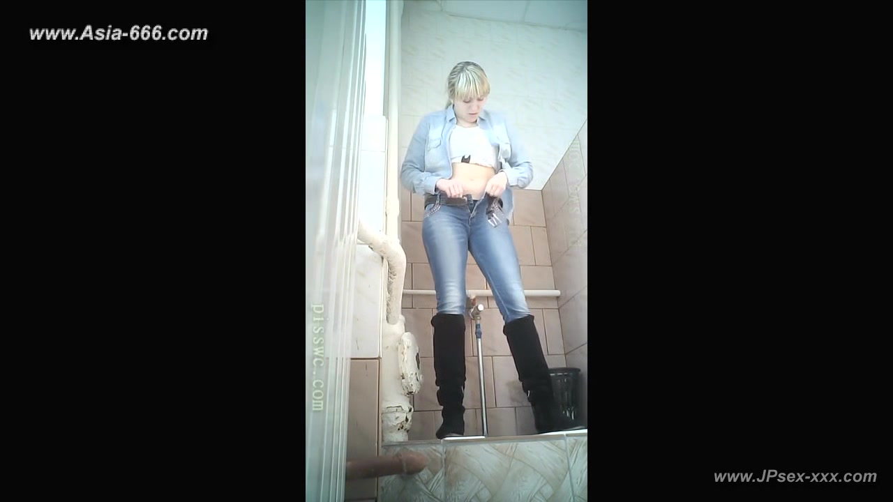 peeping blondes go to toilet.46