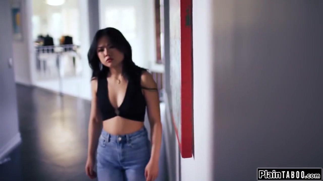 Dee Williams, Big T And Lulu Chu - I Am Getting Spanked For Being A Lesbian