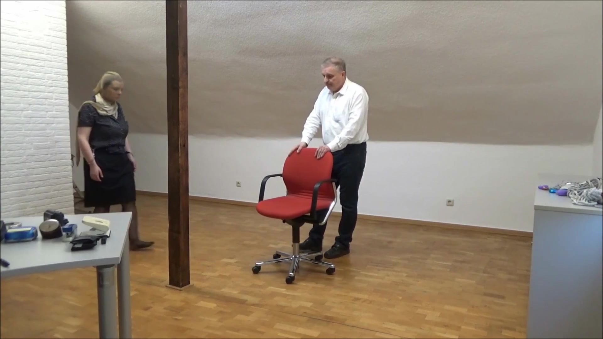Mara - New Prisoner In The Office Teil 2 Von 8