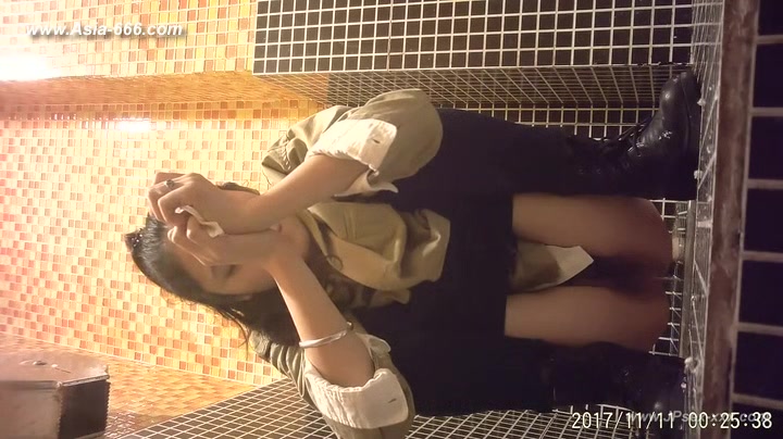 chinese girls go to toilet.118