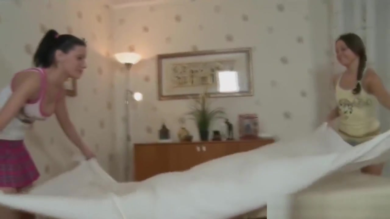 VIP teen 18+ vixens have pussy and play with toys