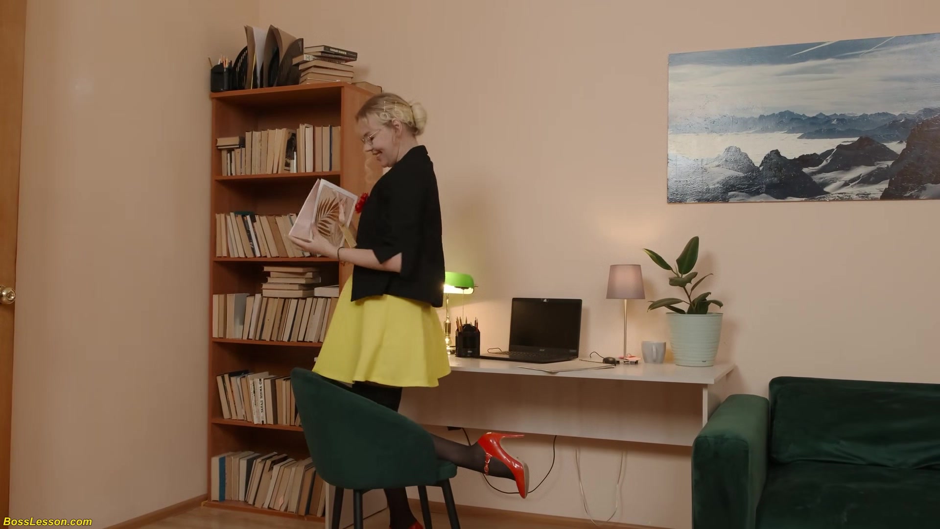 Secret Fantasy Of The Secretary Becomes Reality