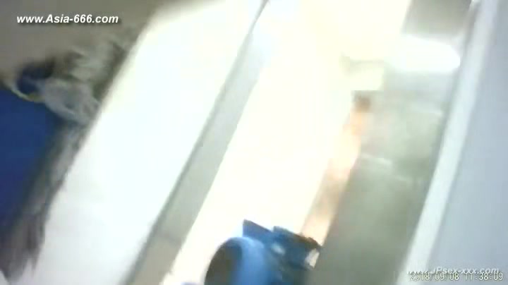 chinese girls go to toilet.143