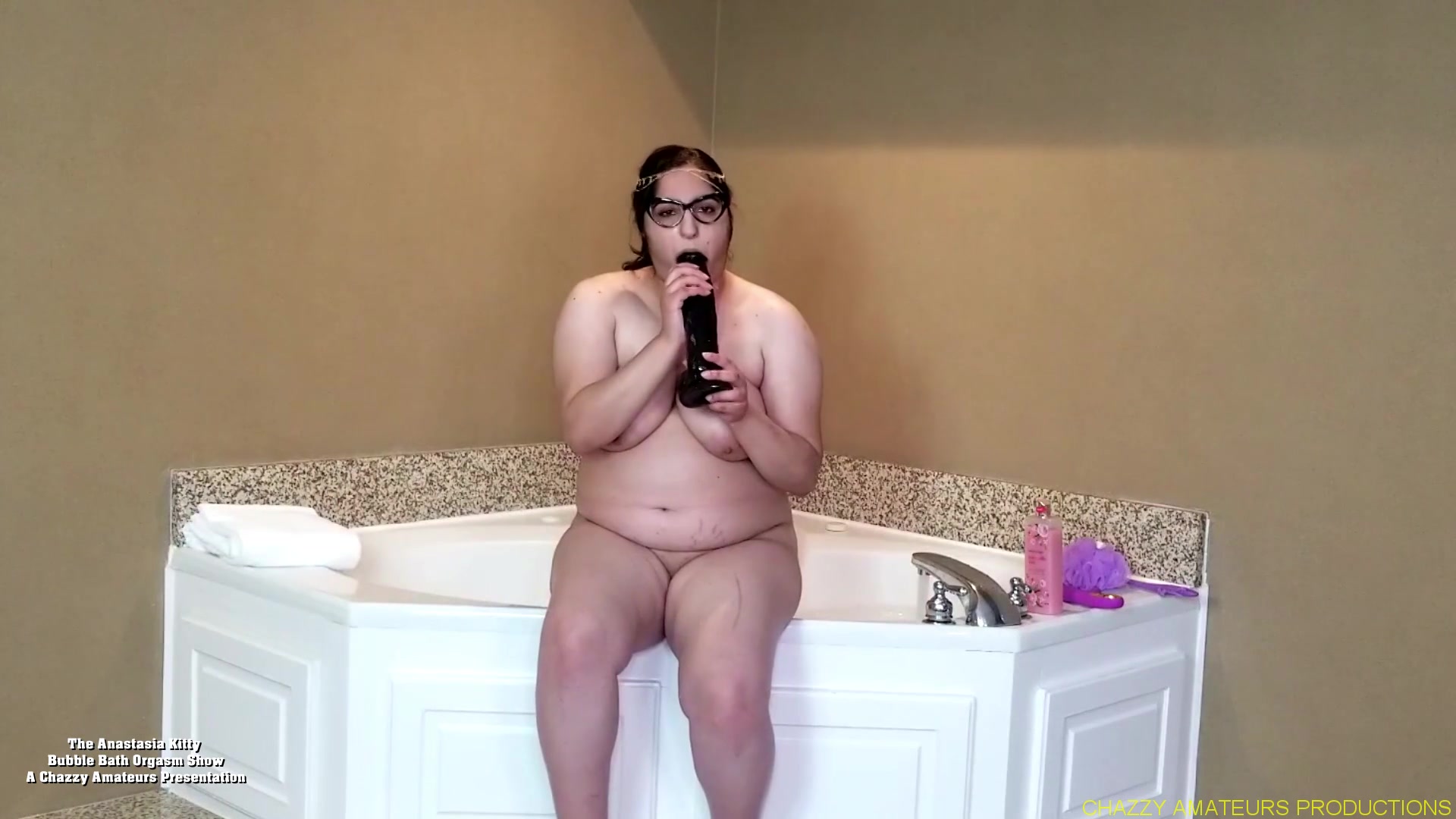 The Anastasia Kitty Bubble Bath Orgasm Show - Chazzy Amateurs