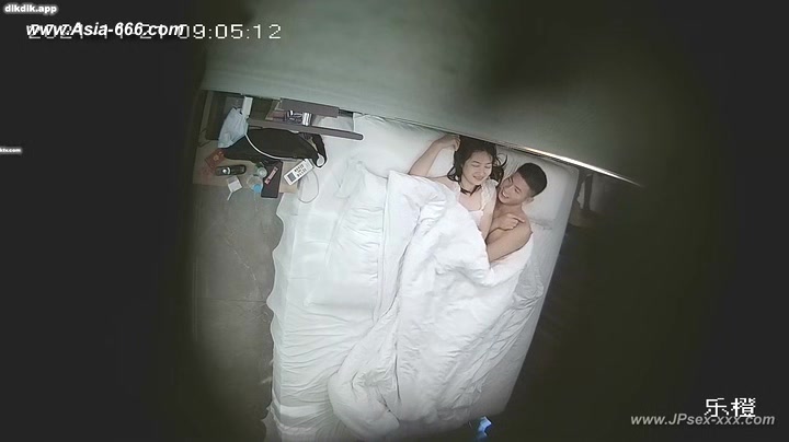Hackers use the camera to remote monitoring of a lover's home life.***