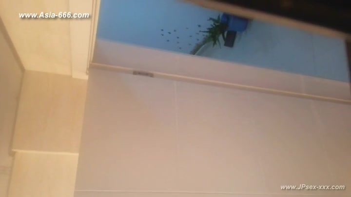 peeping chinese girls bathing.1