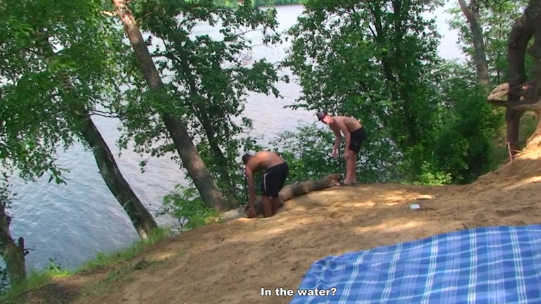 student 18+ sex friends on a picnic